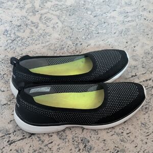 Vionic Black Knit Slip-On Flats with White Outsole